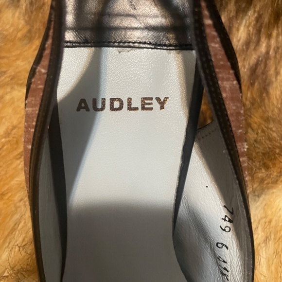 New ANTHROPOLOGIE AUDLEY Heels Tan Raw Sateen &Patent Accents SZ 10.5 - Picture 7 of 7